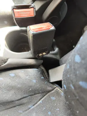 Foto de ENGANCHE CINTURON DELANTERO IZQUIERDO CITROEN C2 1.1  (60 CV / 44 KW)