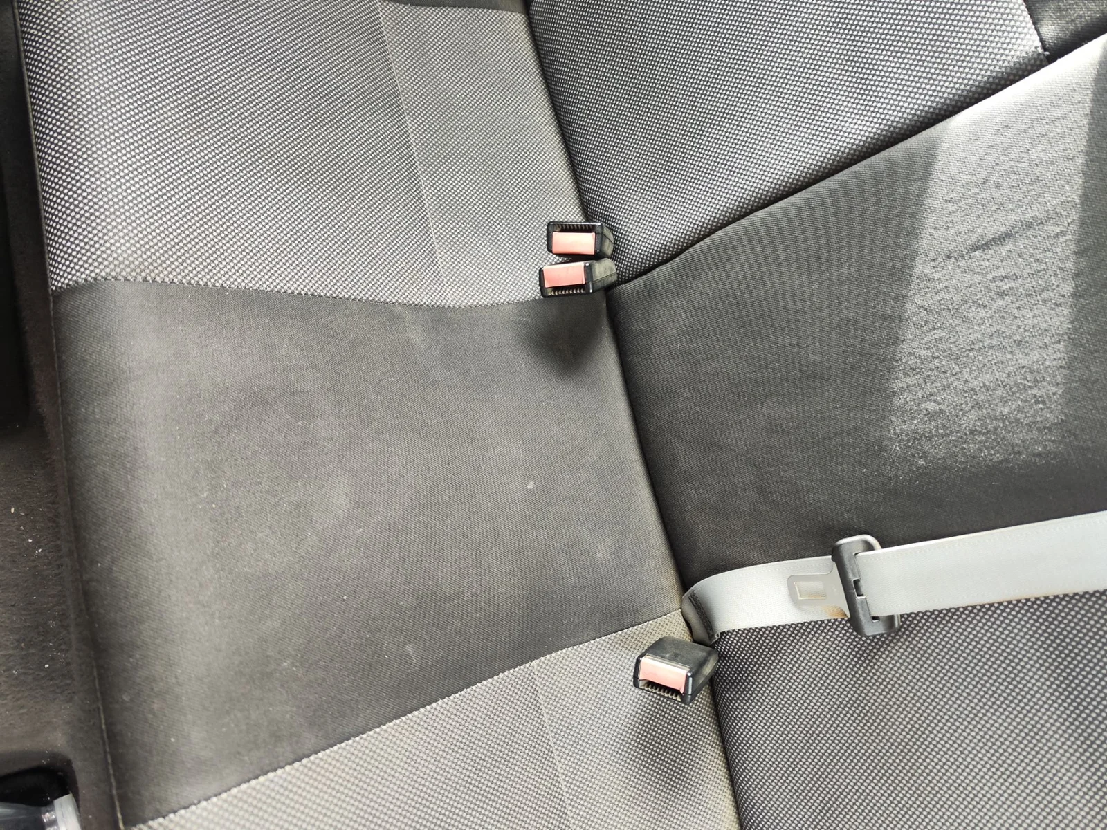 Foto de ENGANCHE CINTURON TRASERO IZQUIERDO OPEL CORSA C 1.2 16V CAT (Z 12 XEP / LB4) (80 CV / 59 KW)