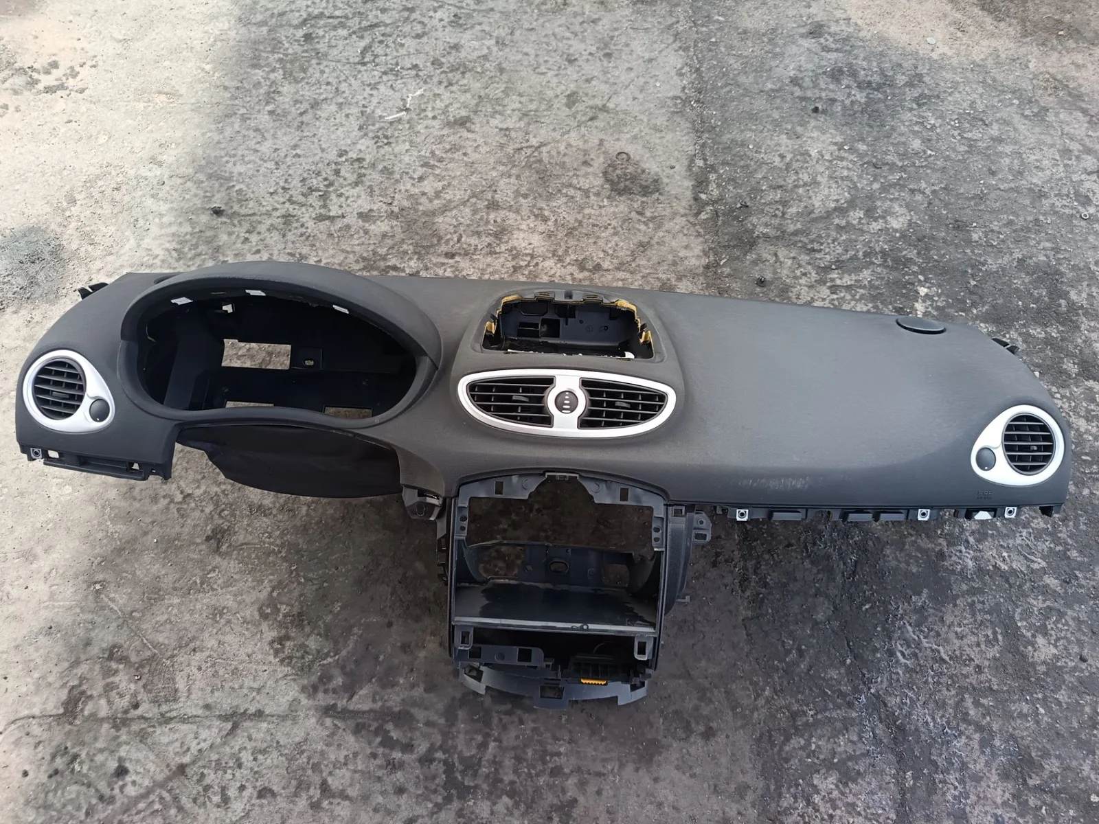 Foto de SALPICADERO RENAULT CLIO III 1.2 16V (75 CV / 55 KW)