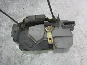 Foto de CERRADURA PUERTA TRASERA IZQUIERDA PEUGEOT 206 1.4 HDi (68 CV / 50 KW) foto 3
