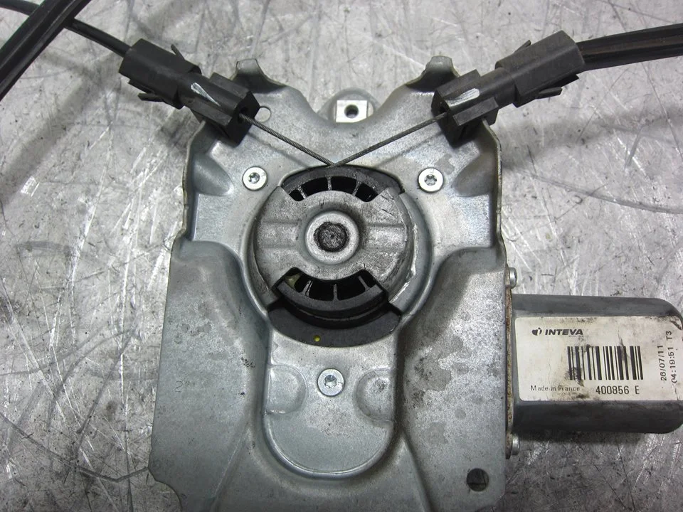 Foto de ELEVALUNAS DELANTERO DERECHO RENAULT CLIO III 1.5 dCi Diesel FAP (75 CV / 55 KW) referencia 400857E