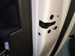 Foto de CERRADURA PUERTA TRASERA DERECHA PEUGEOT 308