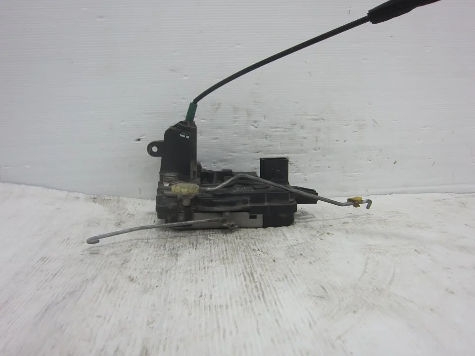Foto de CERRADURA PUERTA DELANTERA IZQUIERDA OPEL ASTRA H BERLINA 1.7 16V CDTI (101 CV / 74 KW) referencia 13210748