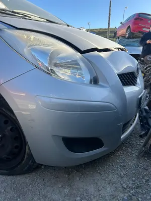 Foto de PARAGOLPES DELANTERO TOYOTA YARIS (KSP9/SCP9/NLP9) 1.3 16V CAT (101 CV / 74 KW) foto 2