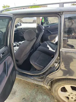 Foto de GOMAS CONTORNO PUERTA VOLKSWAGEN PASSAT VARIANT (3B5) 1.9 TDI (110 CV / 81 KW)