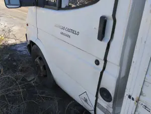 Foto de PUERTA DELANTERA IZQUIERDA FORD TRANSIT FURGÓN (CY/DY)(1986) 2.5 Diesel (80 CV / 59 KW) foto 2
