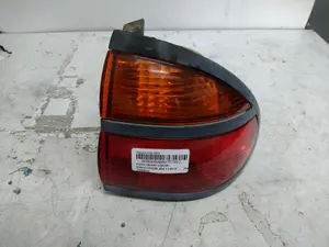 Foto de PILOTO TRASERO DERECHO RENAULT LAGUNA (B56) 1.9 dCi Diesel CAT (107 CV / 79 KW) referencia 7700420123 foto 1