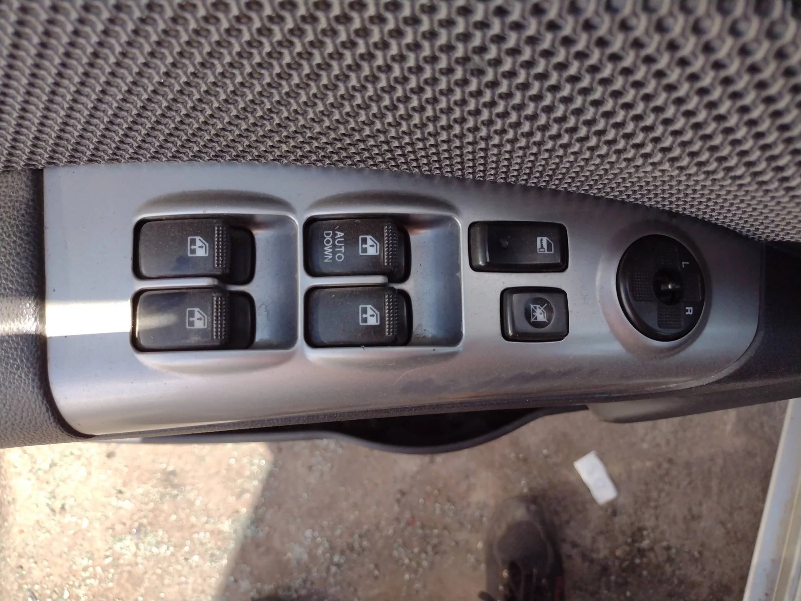 Foto de MANDO ELEVALUNAS DELANTERO IZQUIERDO KIA SPORTAGE (KM) 2.0 CRDi (140 CV / 103 KW) referencia KAKMPM370