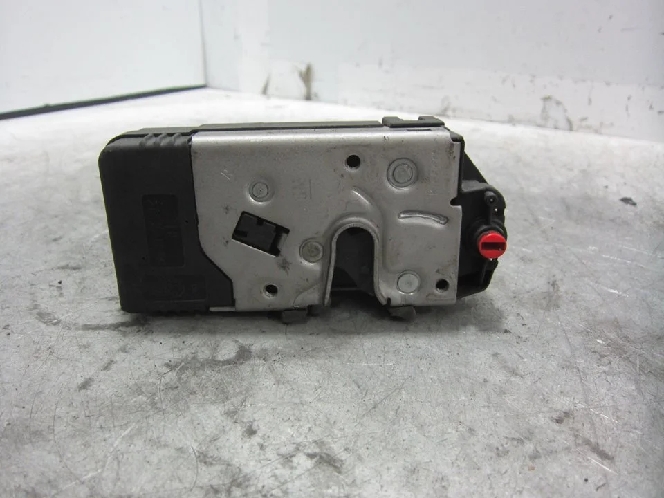 Foto de CERRADURA PUERTA TRASERA DERECHA OPEL MERIVA 1.7 16V CDTI (101 CV / 74 KW) referencia 13154794
