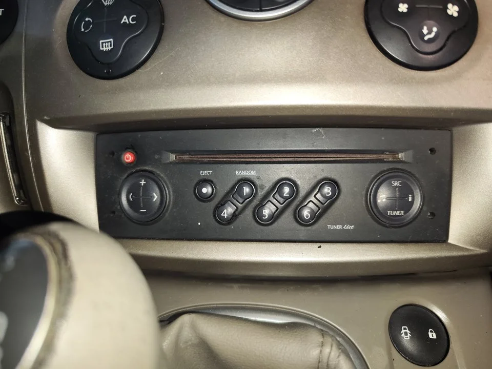 Foto de SISTEMA AUDIO / RADIO CD RENAULT SCENIC II (JM) 1.9 dCi Diesel (120 CV / 88 KW) referencia 8200300859B