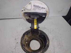 Foto de TAPA EXTERIOR COMBUSTIBLE CITROEN DS3 1.6 e-HDi FAP (92 CV / 68 KW) referencia 9684370580 foto 3