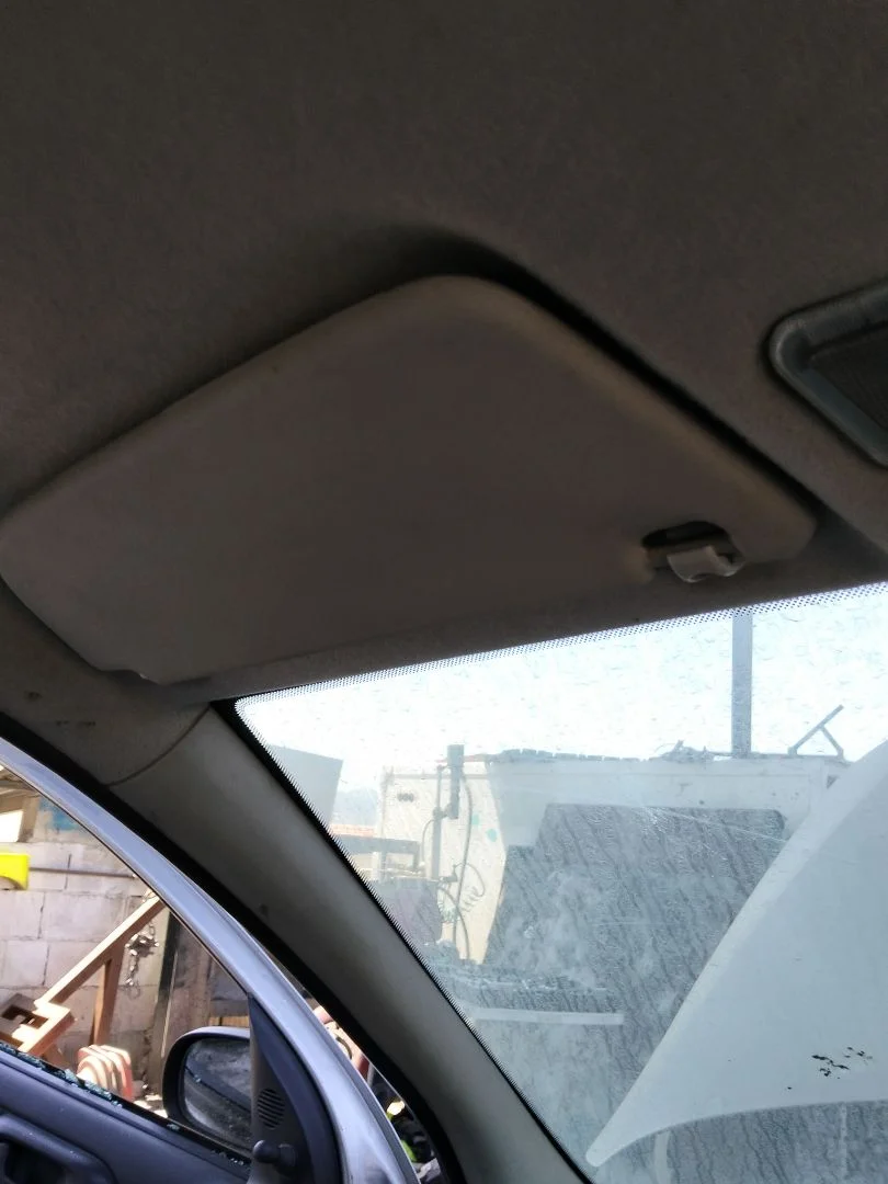 Foto de PARASOL IZQUIERDO OPEL CORSA C 1.2 16V CAT (Z 12 XE / LW4) (75 CV / 55 KW)