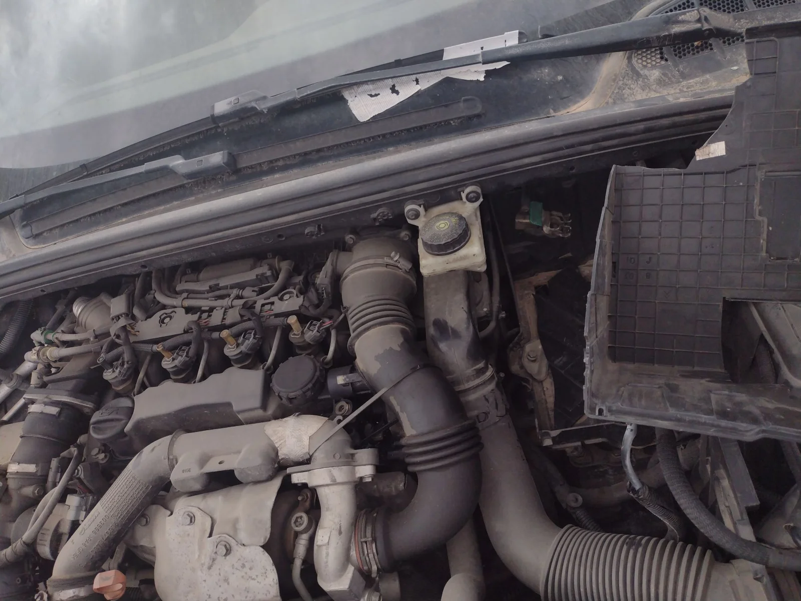 Foto de CAJA PRECALENTAMIENTO PEUGEOT 308 1.6 16V HDi (90 CV / 66 KW) referencia 9662570880