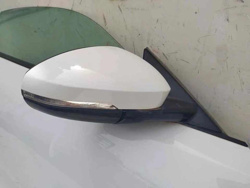 Foto de RETROVISOR DERECHO JAGUAR F-TYPE COUPÉ 2.0 TwinTurbo CAT (300 CV / 221 KW)
