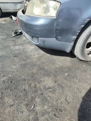 Foto de PARAGOLPES DELANTERO AUDI A6 BERLINA (4B2) 2.5 V6 24V TDI (180 CV / 132 KW) foto 2