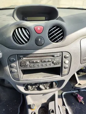 Foto de CONSOLA CENTRAL CITROEN C2 1.1  (60 CV / 44 KW)