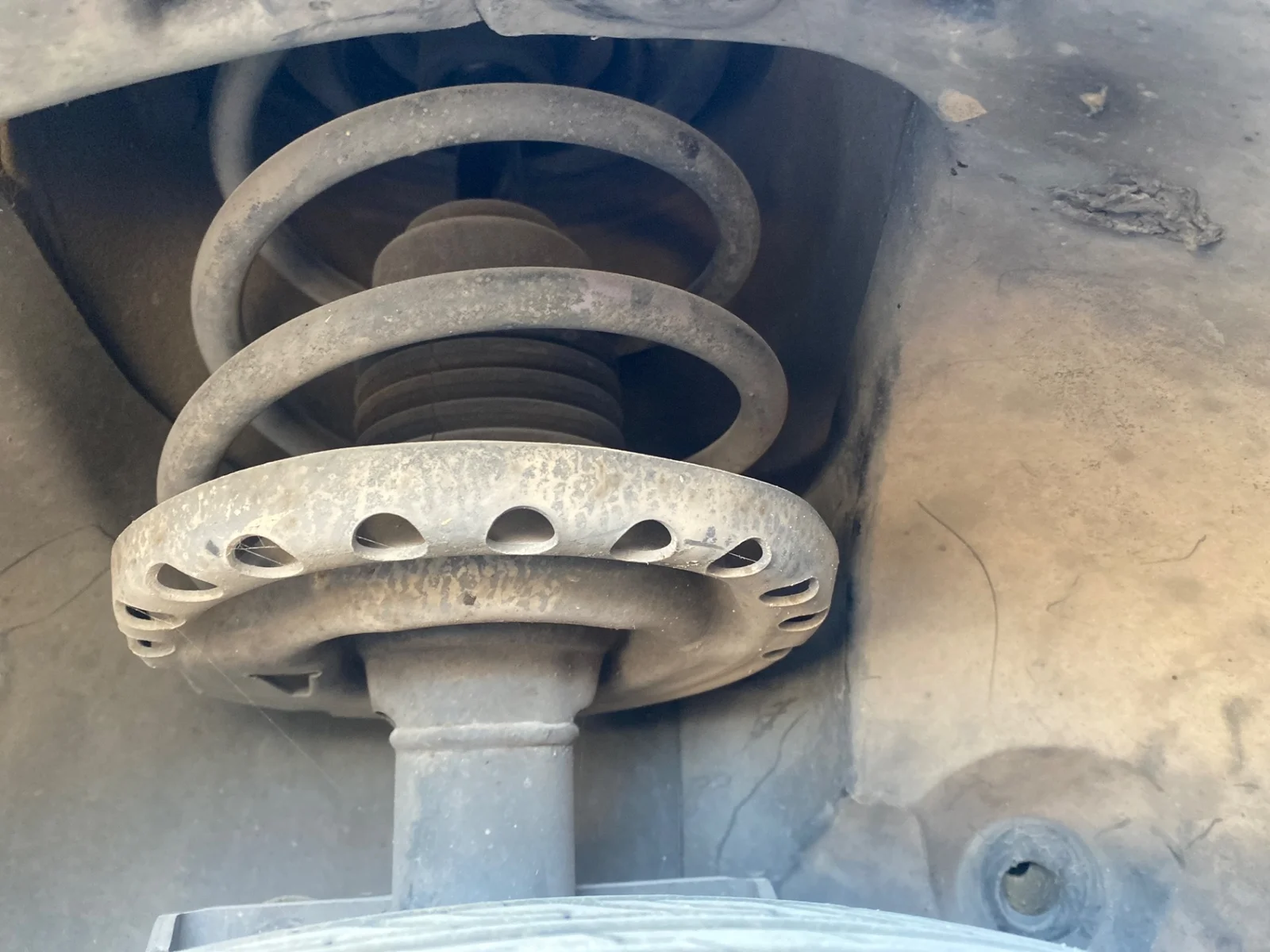 Foto de AMORTIGUADOR DELANTERO DERECHO RENAULT CLIO III 1.2 16V (75 CV / 55 KW) referencia 8200676024