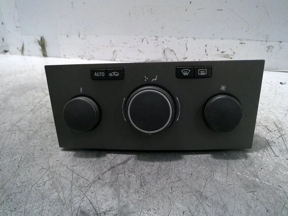 Foto de MANDO CALEFACCION / AIRE ACONDICIONADO OPEL ASTRA H BERLINA 1.7 16V CDTI (101 CV / 74 KW) referencia 13122963