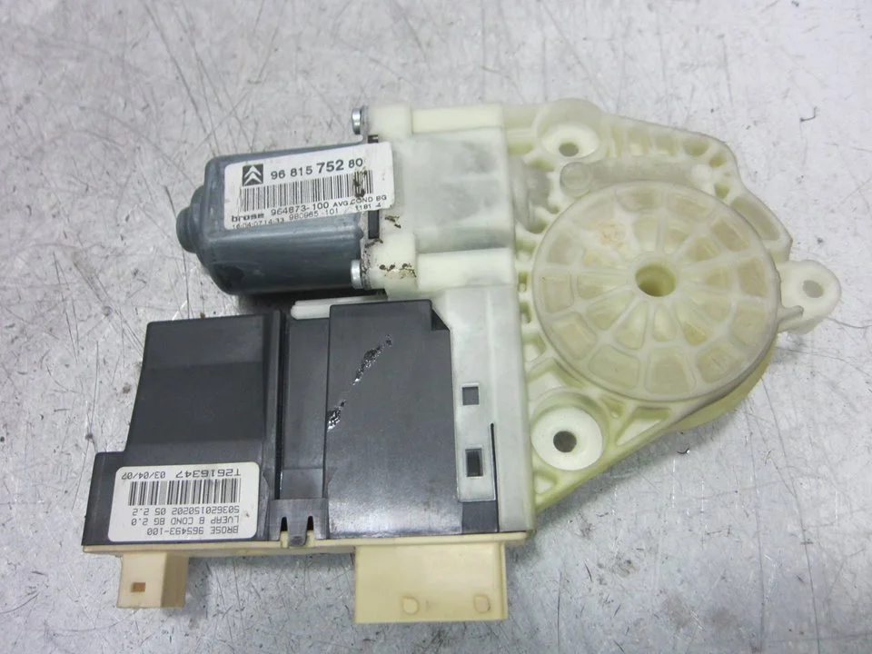 Foto de MOTOR ELEVALUNAS DELANTERO IZQUIERDO CITROEN C4 BERLINA 1.6 HDi CAT (9HY / DV6TED4) (109 CV / 80 KW) referencia 964873100