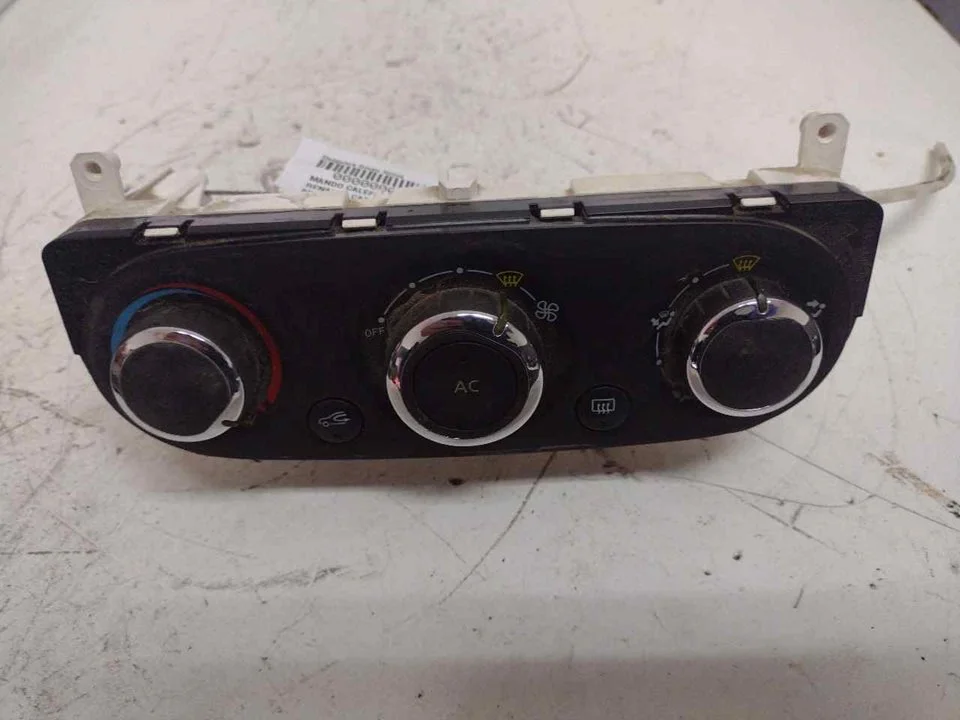 Foto de MANDO CALEFACCION / AIRE ACONDICIONADO RENAULT CAPTUR I 1.5 dCi Diesel FAP Energy (90 CV / 66 KW) referencia 5R5841100