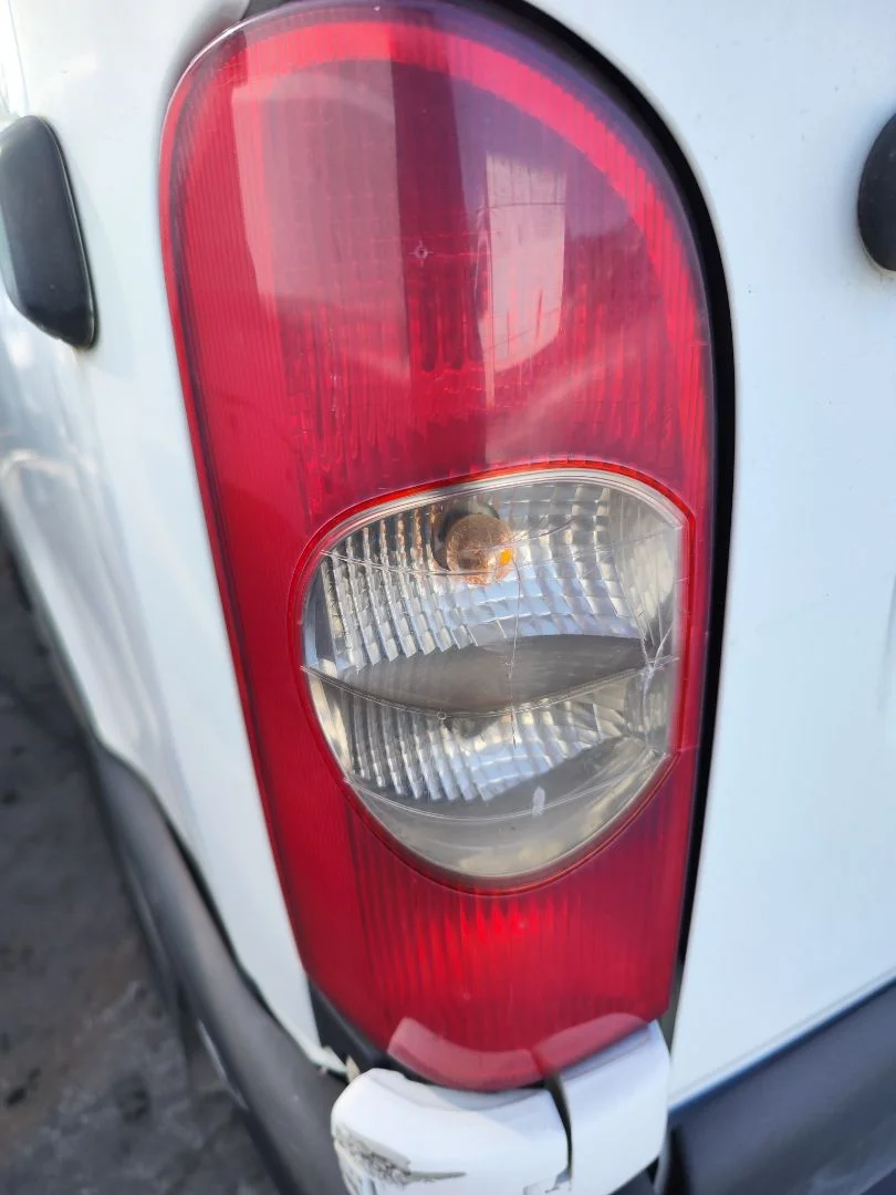 Foto de PILOTO TRASERO IZQUIERDO NISSAN INTERSTAR (X70) 2.5 dCi Diesel CAT (114 CV / 84 KW)