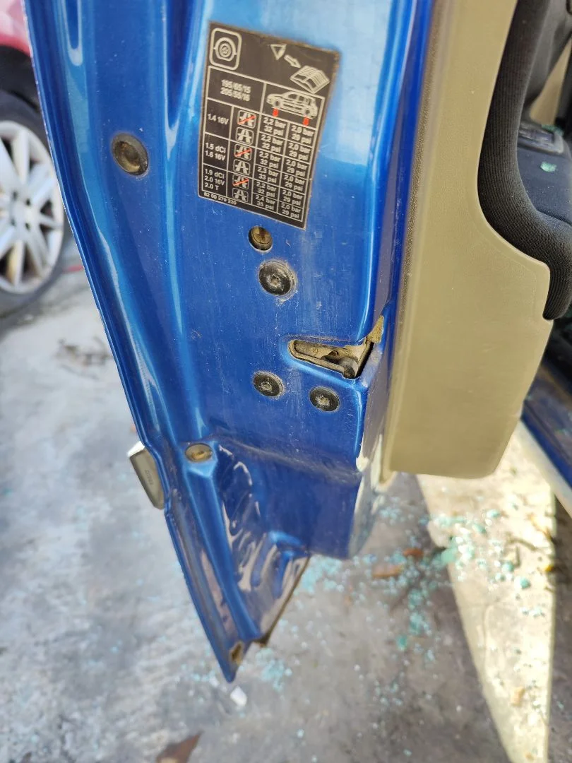 Foto de CERRADURA PUERTA DELANTERA IZQUIERDA RENAULT MEGANE II BERLINA 5P 1.5 dCi Diesel (101 CV / 74 KW)