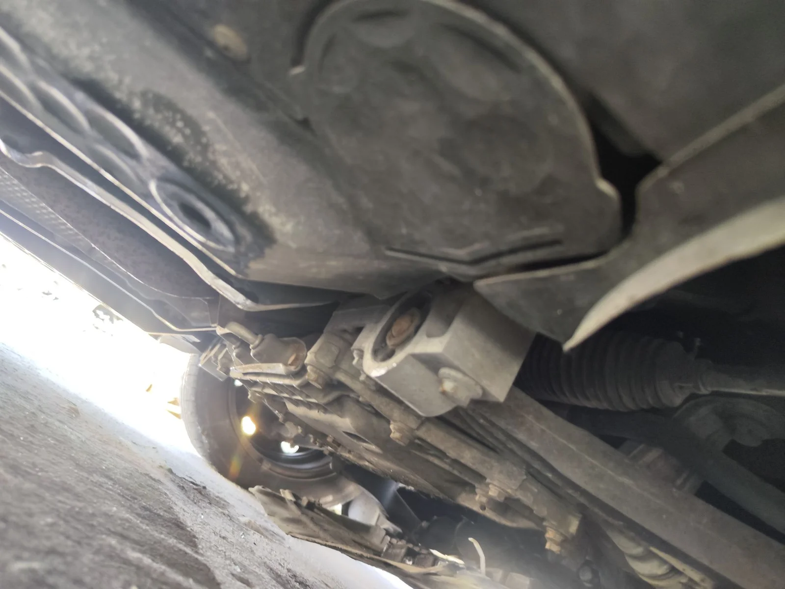 Foto de EJE DELANTERO / CUNA MOTOR VOLKSWAGEN TOURAN (1T1) 1.9 TDI (105 CV / 77 KW)