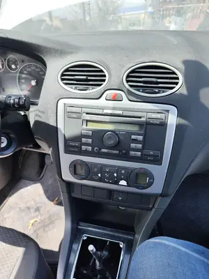 Foto de CONSOLA CENTRAL FORD FOCUS BERLINA (CAP) 1.6 TDCi CAT (90 CV / 66 KW)