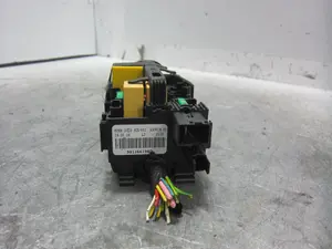 Foto de CAJA RELES / FUSIBLES PEUGEOT 208 1.2 12V e-VTi / PureTech (81 CV / 60 KW) referencia 9812661980 foto 3