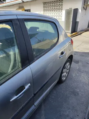Foto de PUERTA TRASERA IZQUIERDA PEUGEOT 207 1.4 HDi (68 CV / 50 KW) referencia 9006N2