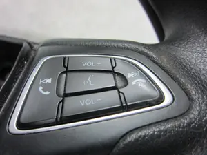 Foto de VOLANTE FORD FOCUS SPORTBREAK (CB8) 1.6 TDCi CAT (95 CV / 70 KW) foto 2