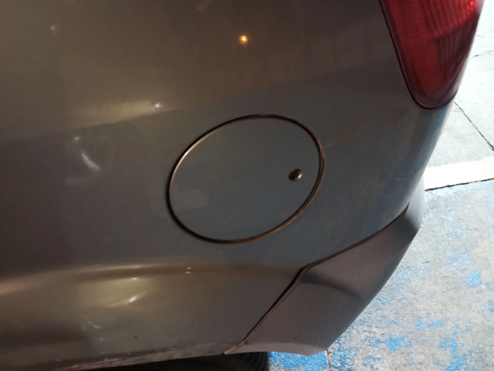 Foto de TAPA EXTERIOR COMBUSTIBLE FORD FIESTA (CBK) 1.4 TDCi CAT (68 CV / 50 KW) referencia 1143314