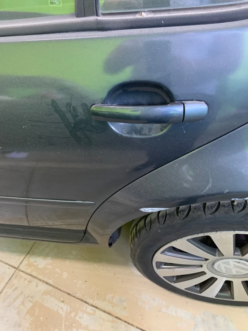 Foto de MANETA EXTERIOR TRASERA IZQUIERDA VOLKSWAGEN GOLF IV BERLINA (1J1)(10.1997) 1.9 TDI (101 CV / 74 KW) referencia 3B0837207F FKZ