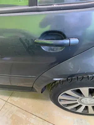 Foto de MANETA EXTERIOR TRASERA IZQUIERDA VOLKSWAGEN GOLF IV BERLINA (1J1)(10.1997) 1.9 TDI (101 CV / 74 KW) referencia 3B0837207F FKZ