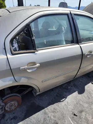 Foto de PUERTA TRASERA DERECHA FORD MONDEO BERLINA (GE) 2.0 TDCi CAT (131 CV / 96 KW) referencia 1446441 foto 2