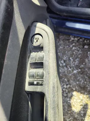 Foto de MANDO ELEVALUNAS DELANTERO IZQUIERDO FORD FOCUS CABRIO (CA5) 2.0 TDCi CAT (136 CV / 100 KW)
