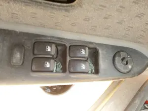 Foto de MANDO ELEVALUNAS DELANTERO IZQUIERDO KIA RIO (BC) 1.3 CAT (75 CV / 55 KW)