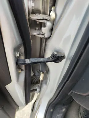Foto de RETENEDOR PUERTA FORD FIESTA (CBK) 1.4 16V CAT (80 CV / 59 KW) referencia 1474245 foto 1