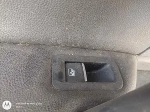 Foto de MANDO ELEVALUNAS TRASERO DERECHO VOLKSWAGEN GOLF VII (5G1/BE1) 2.0 TDI (184 CV / 135 KW) foto 2