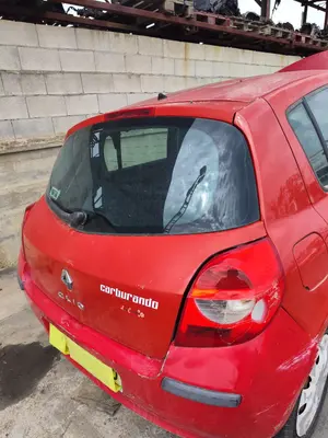 Foto de PORTON TRASERO RENAULT CLIO III 1.5 dCi Diesel CAT (86 CV / 63 KW) foto 4