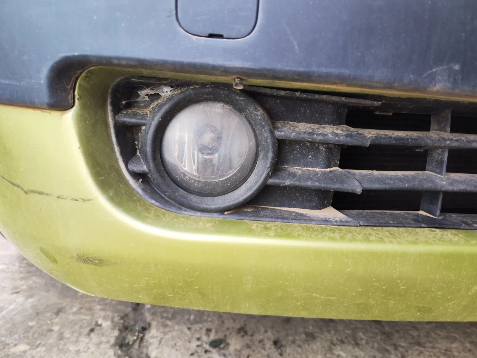 Foto de FARO ANTINIEBLA DERECHO RENAULT MEGANE II BERLINA 5P 1.6 CAT (113 CV / 83 KW) referencia 8200074008