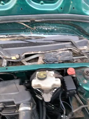 Foto de BRAZO LIMPIA DELANTERO IZQUIERDO PEUGEOT 106 (S2) 1.1  (60 CV / 44 KW)