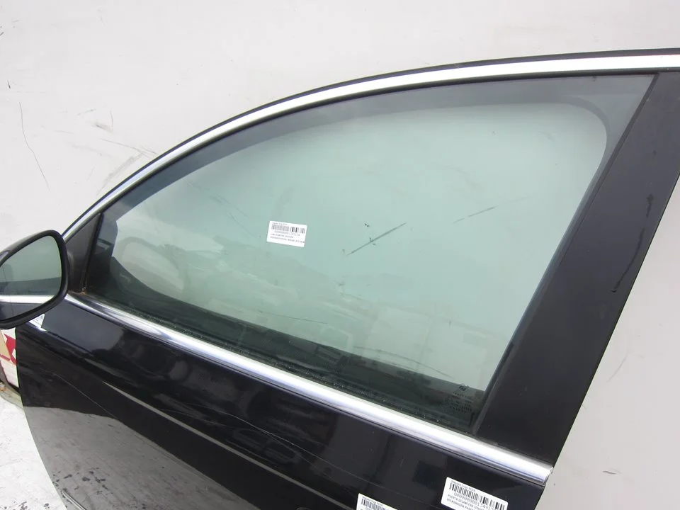 Foto de LUNA DELANTERA IZQUIERDA VOLKSWAGEN PASSAT BERLINA (3C2) 2.0 TDI (140 CV / 103 KW) referencia 43R001565