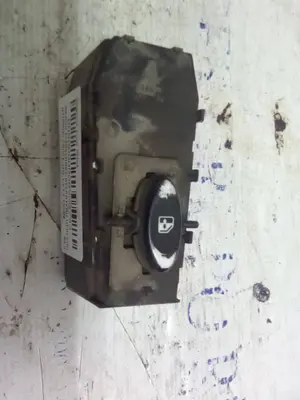 Foto de MANDO ELEVALUNAS DELANTERO DERECHO HYUNDAI COUPE (J2)