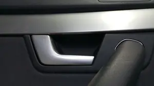 Foto de MANETA INTERIOR TRASERA IZQUIERDA AUDI A4 BERLINA (8E) 1.9 TDI (131 CV / 96 KW) referencia 8E0839019C FKZ foto 4