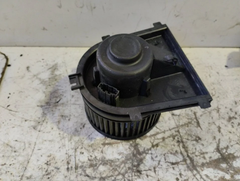Foto de VENTILADOR CALEFACCION VOLKSWAGEN GOLF IV BERLINA (1J1)(10.1997) 1.6 (101 CV / 74 KW) referencia 1J1819021B