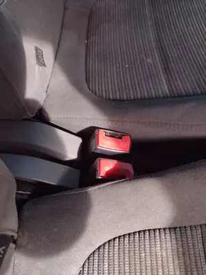 Foto de ENGANCHE CINTURON DELANTERO IZQUIERDO SEAT ALHAMBRA (710) 2.0 TDI (140 CV / 103 KW) referencia 7M385787701C