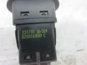 Foto de INTERRUPTOR RENAULT CLIO III 1.5 dCi Diesel (68 CV / 50 KW) referencia 8200169589C foto 3
