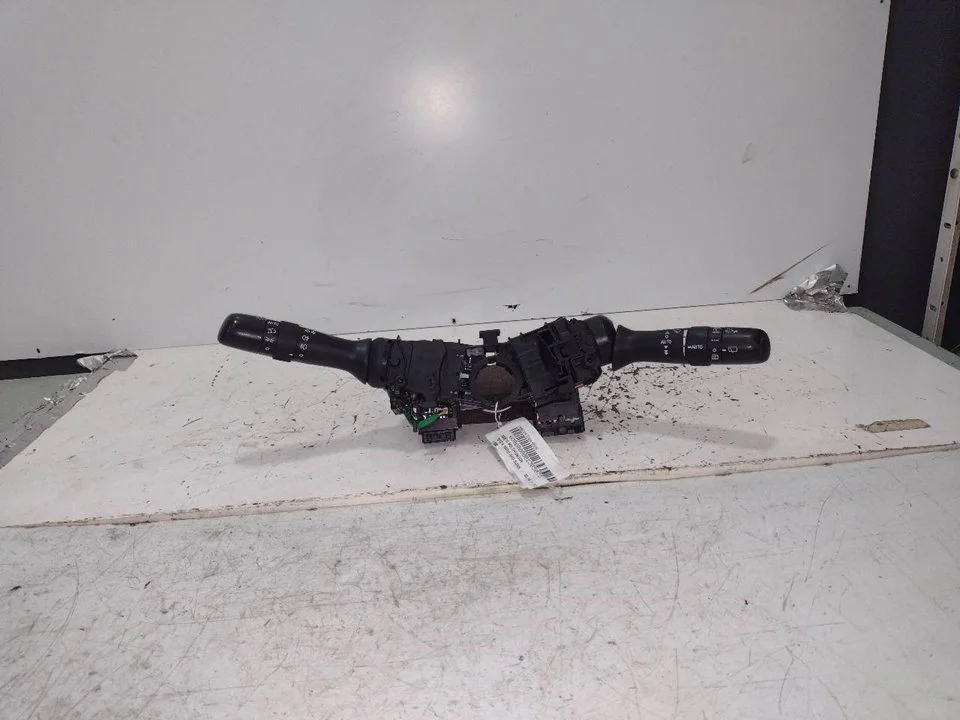 Foto de MANDO MULTIFUNCION TOYOTA YARIS (P13) 1.5 16V CAT (Híbrido) (75 CV / 55 KW) referencia 173832