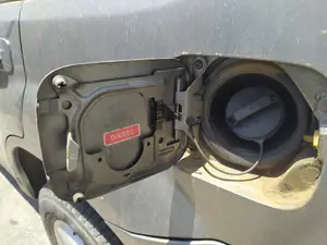 Foto de TAPA EXTERIOR COMBUSTIBLE NISSAN X-TRAIL (T30) 2.2 16V Turbodiesel CAT (114 CV / 84 KW) referencia 788308H300 foto 2